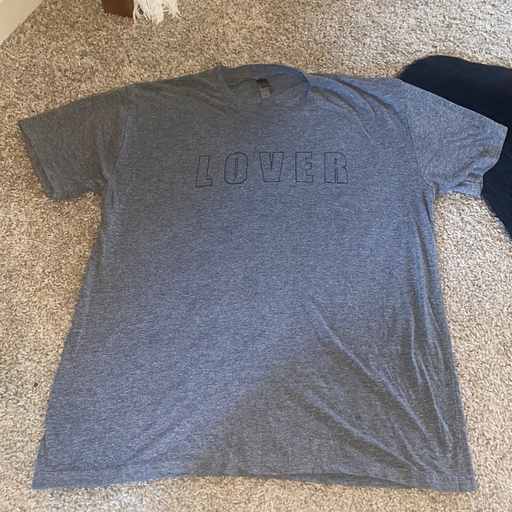 Super cute T-shirt great used condition bought from a boutique